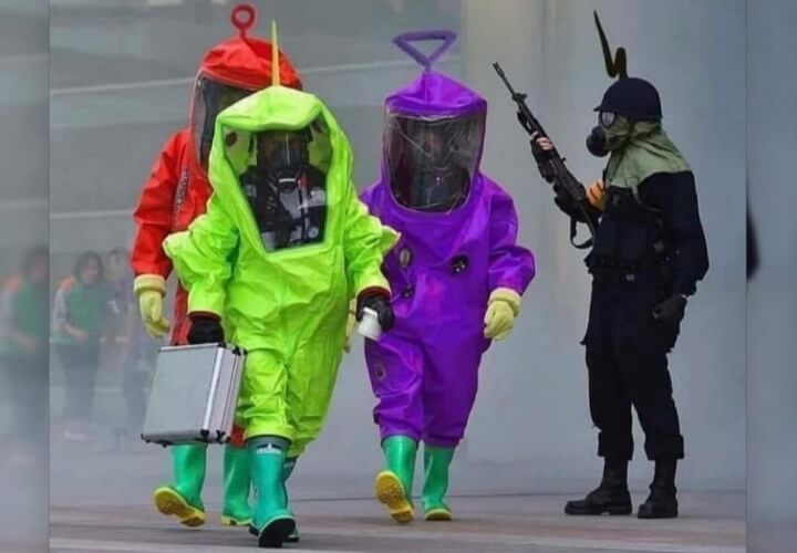 разноцветные защитные костюмы
