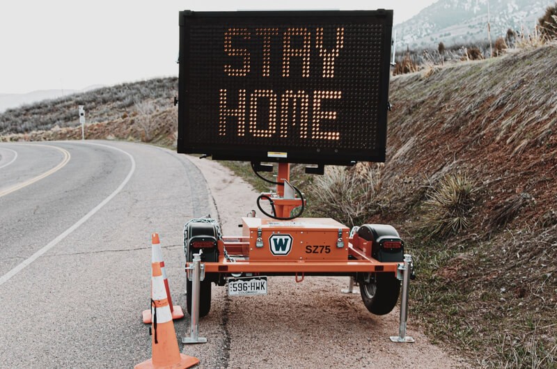 коронавирус на дисплее